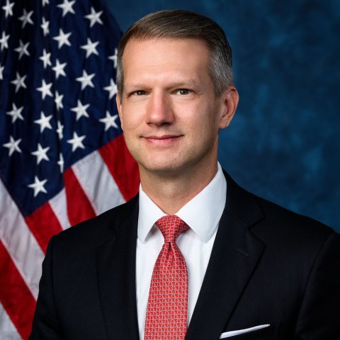 該法案由西維吉尼亞州共和黨眾議員賴利·摩爾(Riley Moore)主導,預計將於本週五正式提出,名稱為《透過維護學術界的智慧財產權保護來制止中共窺探法案》,簡稱《制止中共簽證法案》。 圖:翻攝自X帳號@EricLDaugh