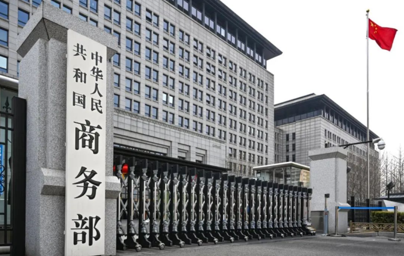 儘管中方曾強硬表態,要求美國撤銷高達 145% 的懲罰性關稅,否則「奉陪到底」,但目前的動作顯示雙方或已有緩解空間。 圖:翻攝自新浪財經 儘管中方曾強硬表態,要求美國撤銷高達 145% 的懲罰性關稅,否則「奉陪到底」,但目前的動作顯示雙方或已有緩解空間。 圖:翻攝自新浪財經
