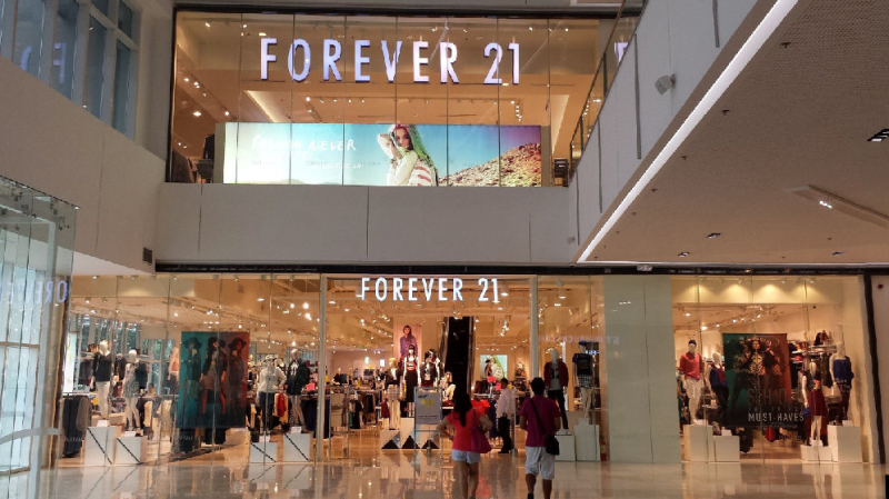 Forever 21創立於 1984 年,至今已有 41 年歷史,曾以平價、快速上架的模式在全球掀起風潮。 圖:翻攝自百度
