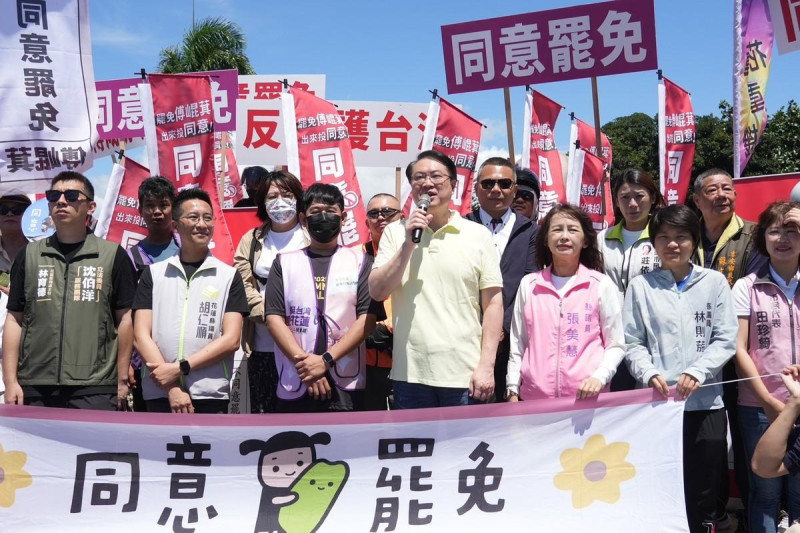 民進黨公職21日啟動全台串連力挺大罷免活動。圖中為秘書長林右昌   圖：民進黨提供